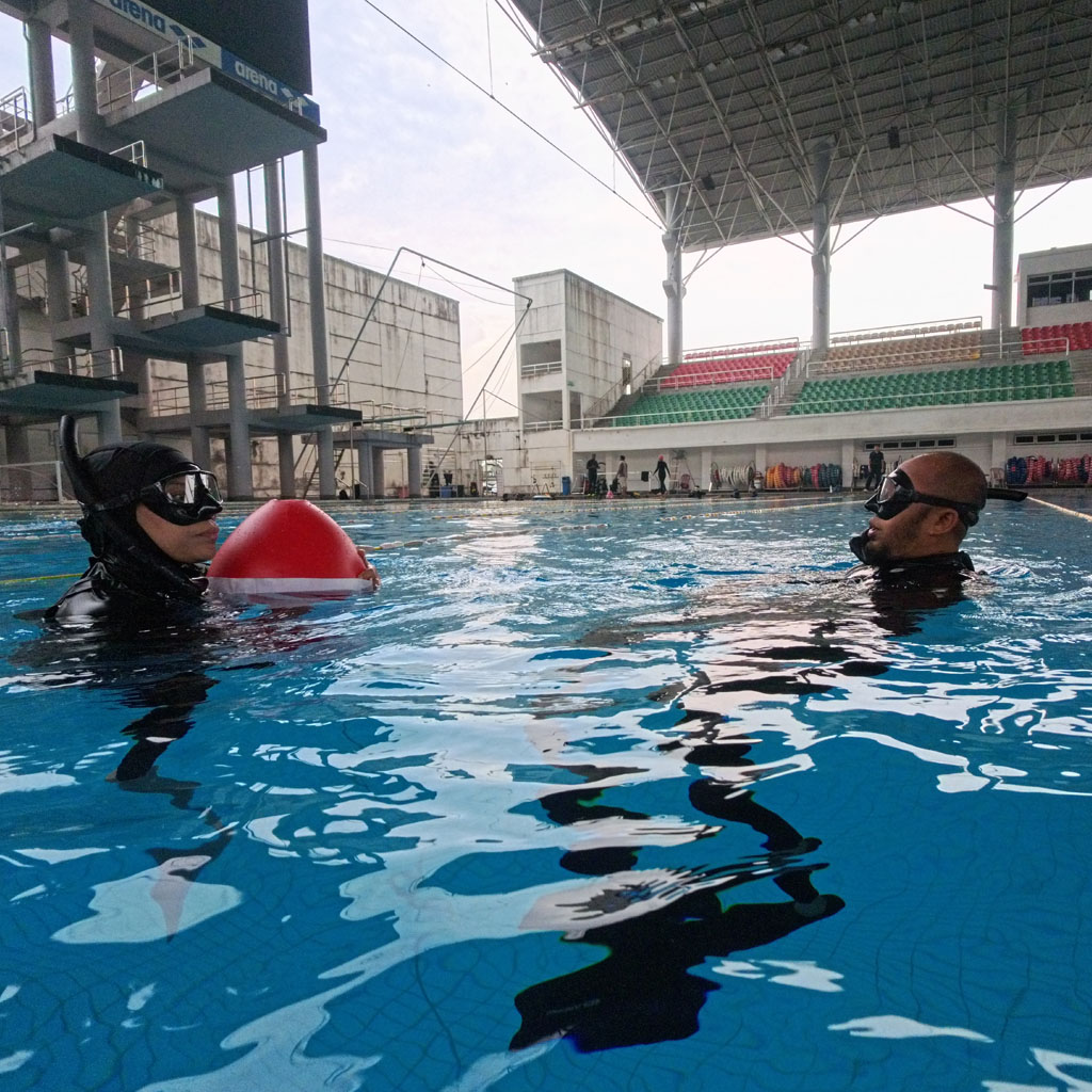 Gallery snapshot of breath-hold practice during freediving course