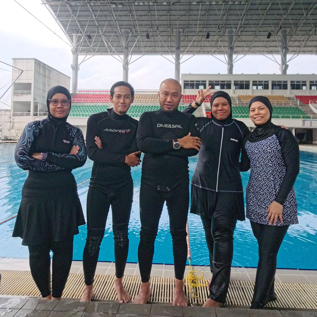 Group photo from Swimiss gallery of coaching team